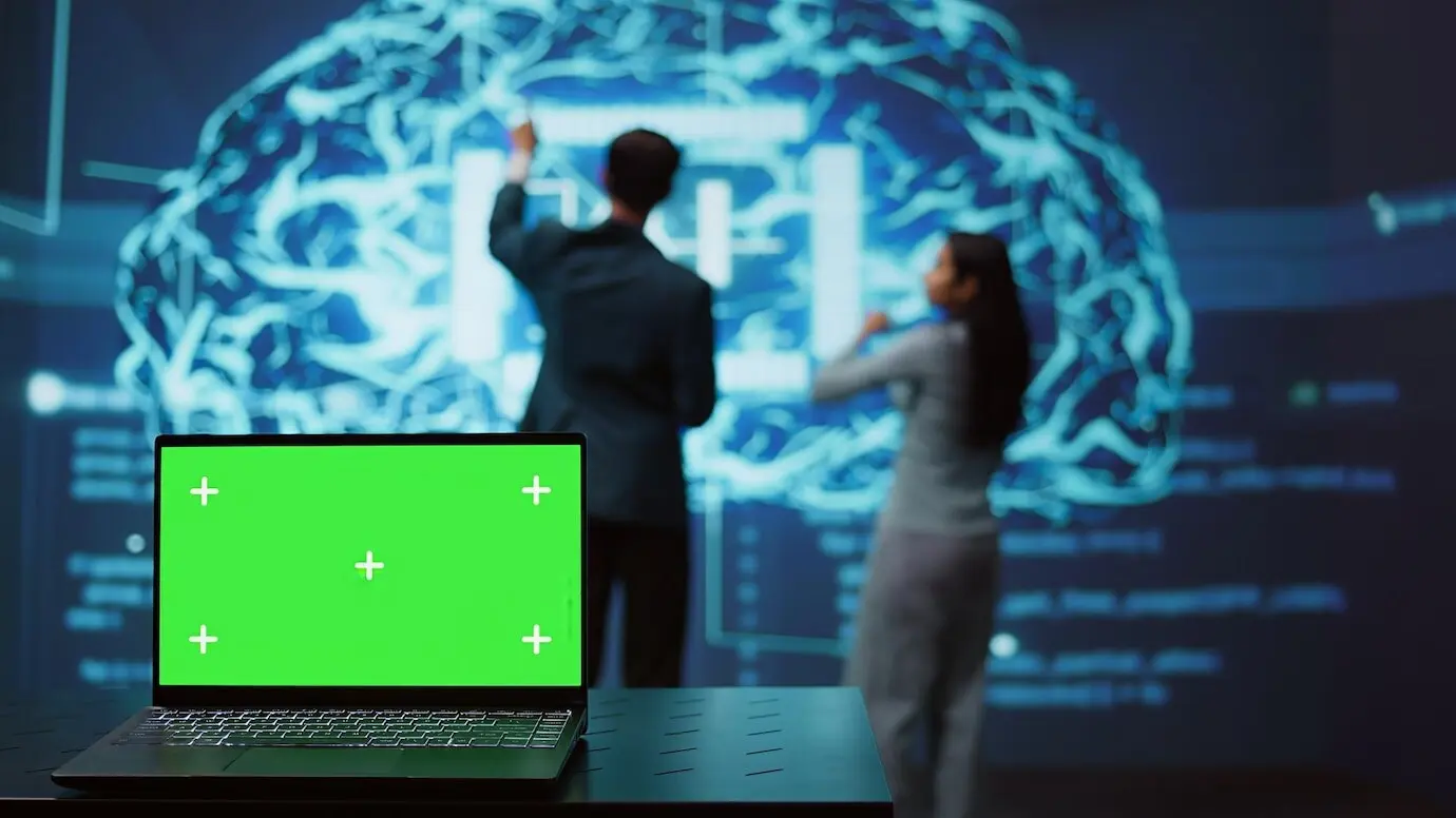Nahaufnahme des freigestellten Bildschirms eines Laptops, der zur Entwicklung künstlicher Intelligenz genutzt wird.
